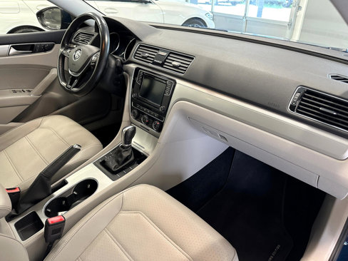 Used 2019 Volkswagen Passat Wolfsburg Edition image 23