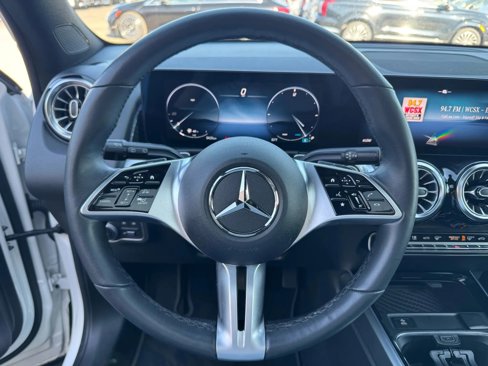 Used 2024 Mercedes-Benz GLB 250 4MATIC w/ Exclusive Package image 17