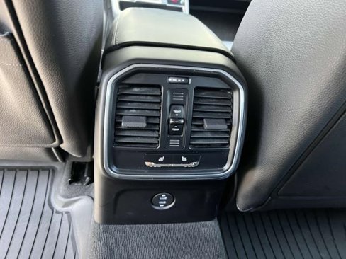 Certified 2022 Porsche Macan image 14