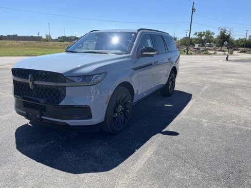 New 2025 Lincoln Navigator Reserve w/ Jet Appearance Package image 2