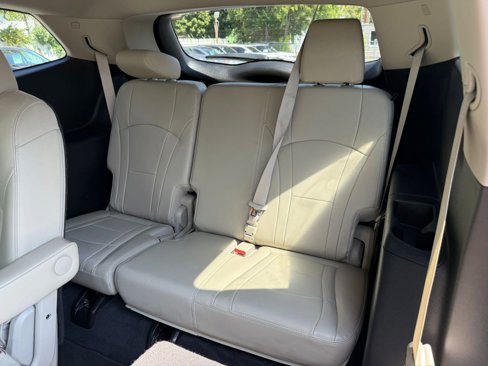 Used 2021 Buick Enclave Essence image 19