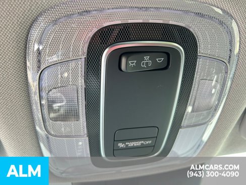 Used 2025 Hyundai Elantra SE image 31