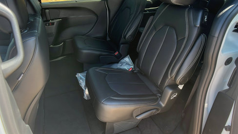 New 2026 Chrysler Pacifica Select image 20