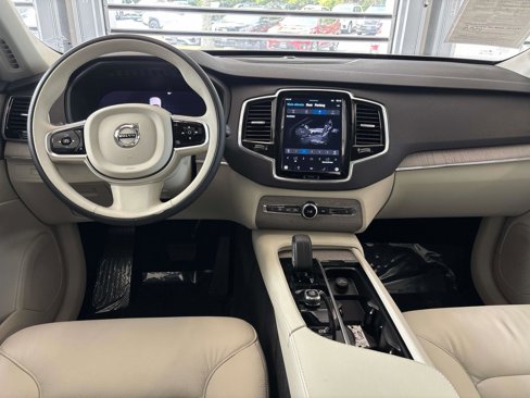 Used 2025 Volvo XC90 B5 Plus w/ Protection Package Premier image 7