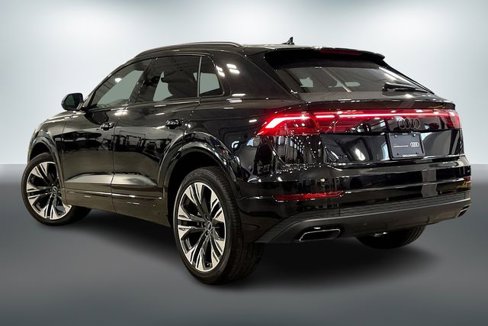 Certified 2025 Audi Q8 Premium image 12