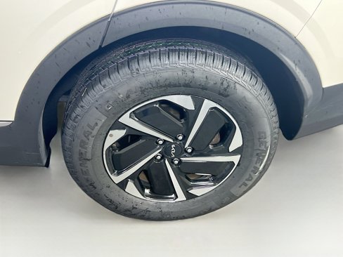Used 2023 Kia Sportage LX image 28