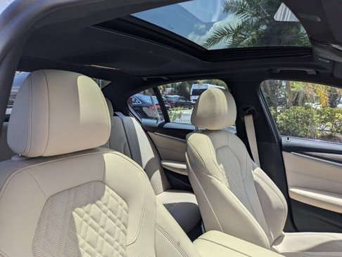 Used 2023 BMW 530e w/ Convenience Package image 31