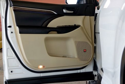 Used 2016 Toyota Highlander Limited image 32