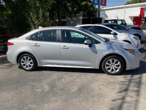 Used 2021 Toyota Corolla LE image 4