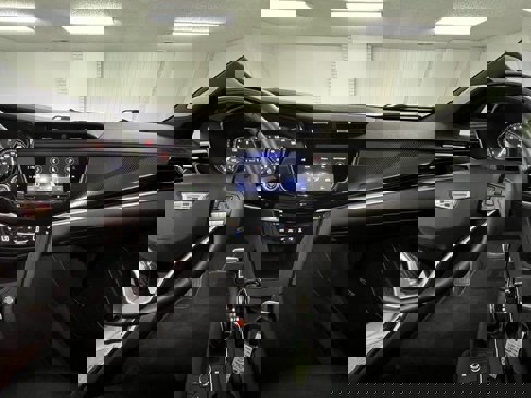 Certified 2022 Cadillac XT6 Sport w/ Technology Package image 36
