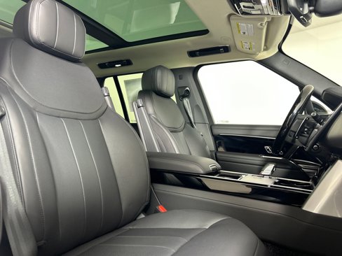 New 2025 Land Rover Range Rover SE image 18