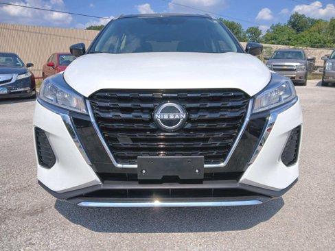 Used 2024 Nissan Kicks SV image 2