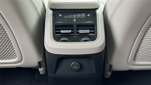New 2025 Volvo XC90 T8 Plus w/ Protection Package Premier image 8