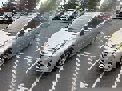 Used 2016 Toyota Prius Three Touring image 2