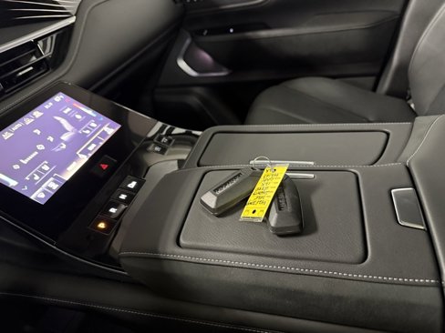 Used 2025 INFINITI QX80 Sensory image 15