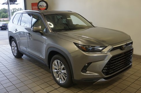 New 2026 Toyota Grand Highlander Platinum image 2