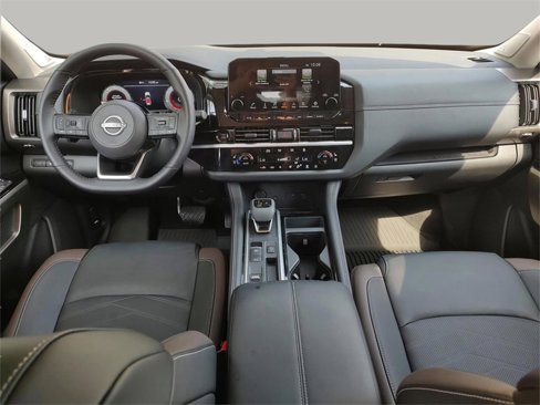 Used 2025 Nissan Pathfinder Platinum w/ Cargo Package image 12