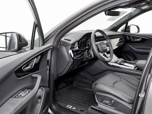 Certified 2025 Audi Q7 3.0T Prestige image 7