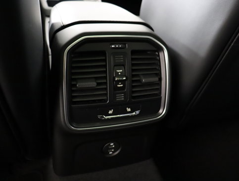 Used 2025 Porsche Macan image 20