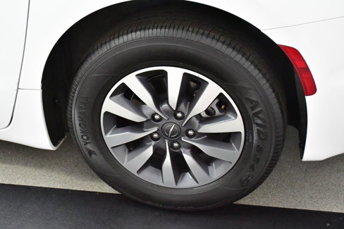 Used 2024 Chrysler Pacifica Limited image 34