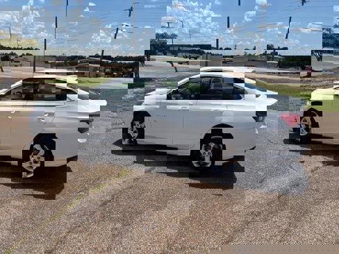 Used 2024 Chevrolet Malibu LT image 3