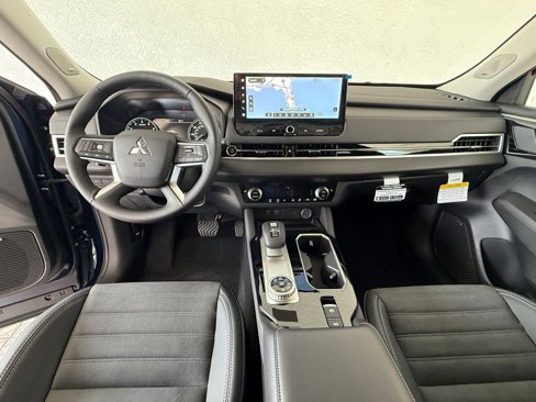 New 2025 Mitsubishi Outlander SE image 13