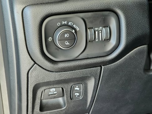 New 2026 RAM 1500 4x4 Crew Cab image 18