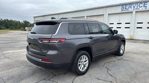 Used 2024 Jeep Grand Cherokee L Laredo image 5
