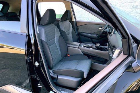 Certified 2023 Nissan Rogue SV image 6