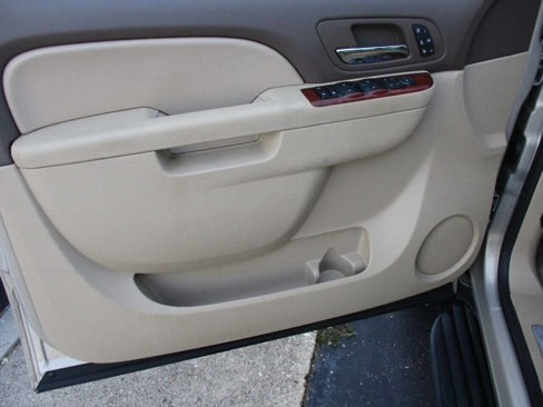 Used 2011 Chevrolet Suburban LTZ image 9