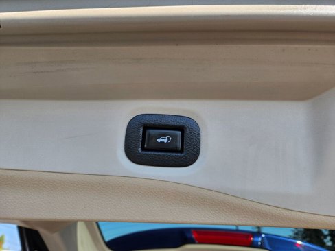 Used 2020 Nissan Rogue SV image 11