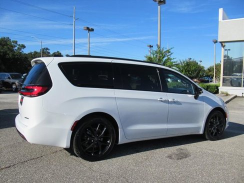 New 2026 Chrysler Pacifica Limited w/ S Appearance Package image 6