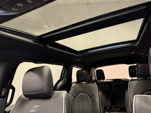 New 2026 Chrysler Pacifica Limited image 10