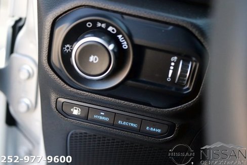 Used 2023 Jeep Wrangler Unlimited Sahara image 25