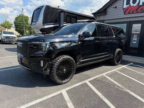 Used 2023 GMC Yukon XL Denali Ultimate image 1