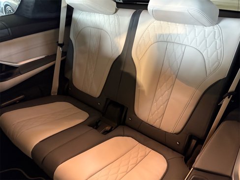 New 2026 BMW X7 M60i image 7