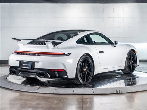 Certified 2025 Porsche 911 Carrera image 9