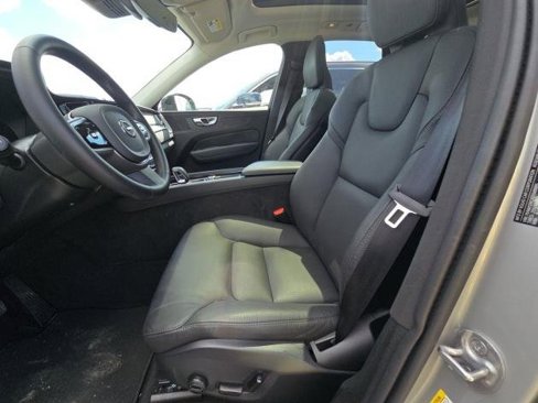 Certified 2025 Volvo XC60 B5 Plus image 5