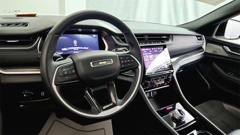 Used 2022 Jeep Grand Cherokee Altitude image 15