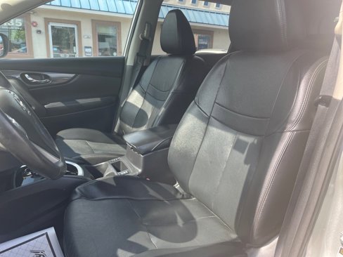 Used 2016 Nissan Rogue SL image 25