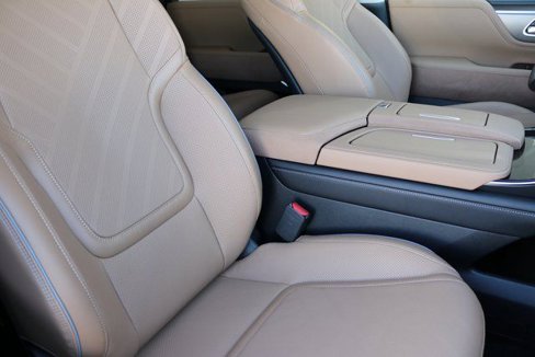 New 2025 INFINITI QX80 Luxe image 26