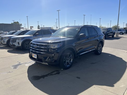 Used 2025 Ford Explorer Active image 2