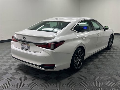 Certified 2025 Lexus ES 300h w/ Premium Package image 5