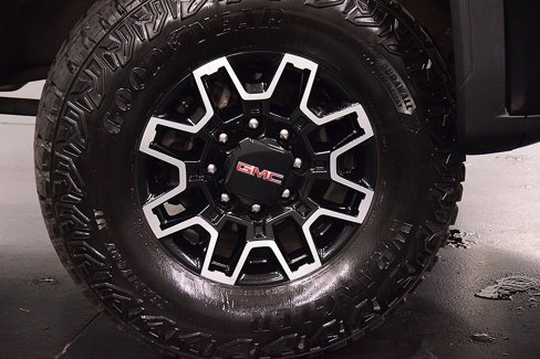 Used 2024 GMC Sierra 2500 AT4X image 12