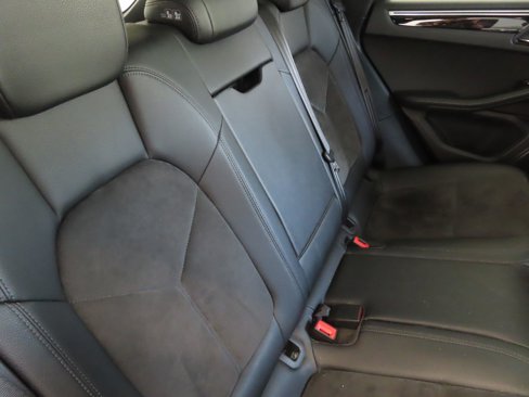 Used 2017 Porsche Macan image 24