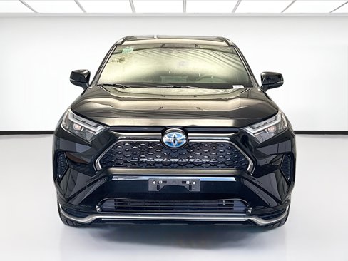 Used 2024 Toyota RAV4 SE image 2