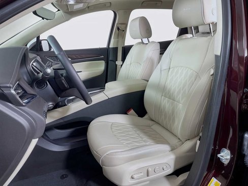 Used 2024 Buick Enclave Avenir w/ Avenir Technology Package image 20