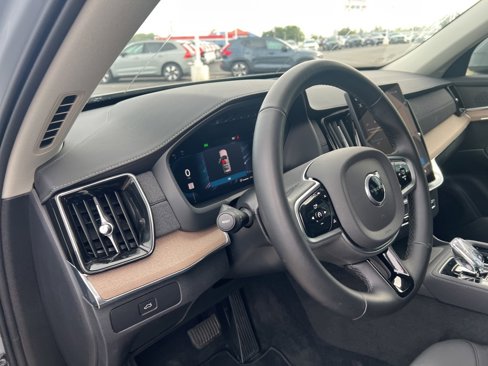 Used 2025 Volvo XC90 B5 Plus image 11