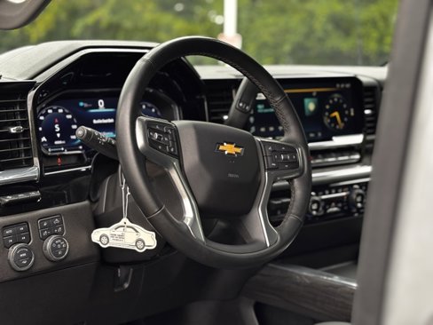 Certified 2024 Chevrolet Silverado 3500 LTZ w/ LTZ Premium Package image 7