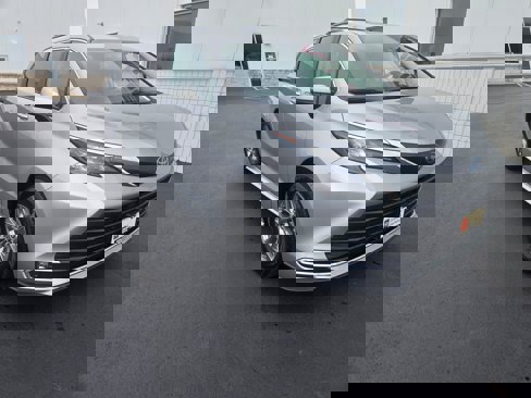 Certified 2024 Toyota Sienna XLE image 1